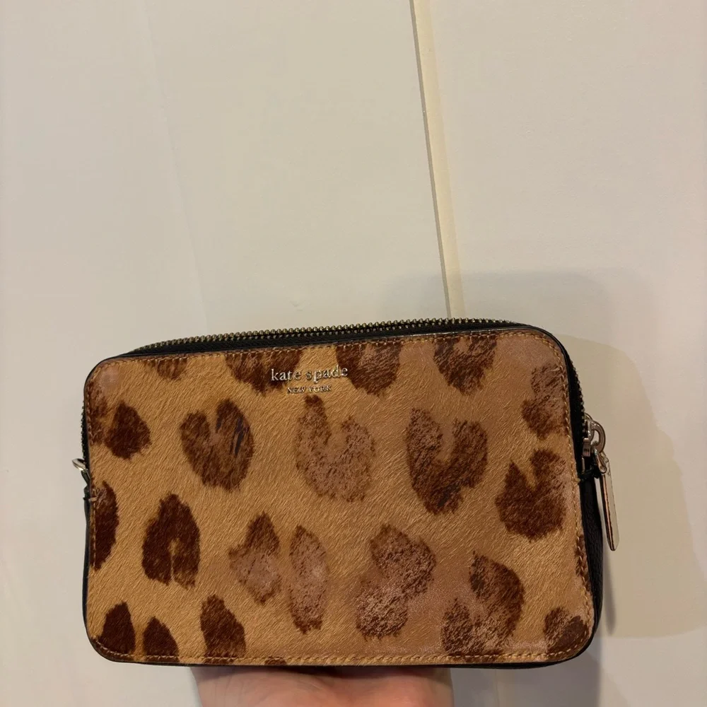 KATE SPADE Margaux Leopard Haircalf Small DoubleZip Convertible Crossbody
🚫strap - Picture 1 of 9